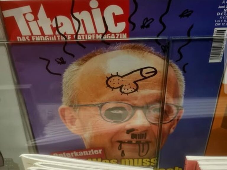 En la foto, la portada de la revista Titanic