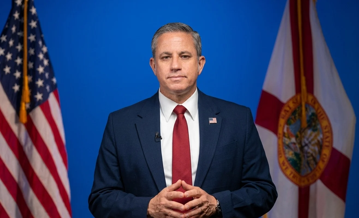 Miami-Dade revoca permiso a empresa que intentaba enviar combustible a Cuba 1 En la foto, El Recaudador de Impuestos del Condado de Miami-Dade, Dariel Fernández, recordó que se deben cumplir con las sanciones federales respecto a Cuba