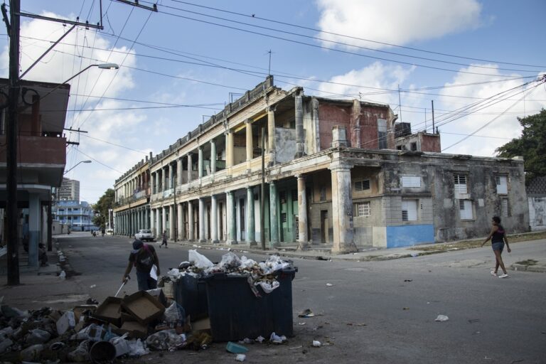En la foto, La Habana en ruinas