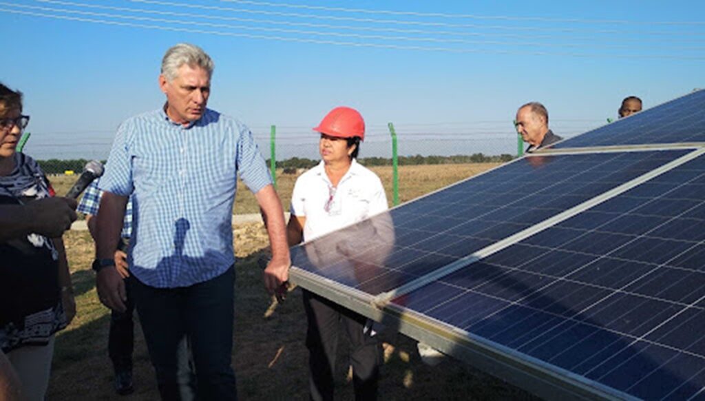 En la foto, Díaz-Canel inaugura un parque fotovoltaico