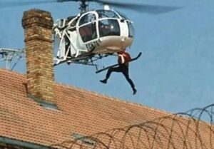 En la oto, un reo escapa de una prisión parisina en un helicóptero