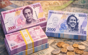 En la foto, billetes cubanos de dos mil y cinco mil pesos