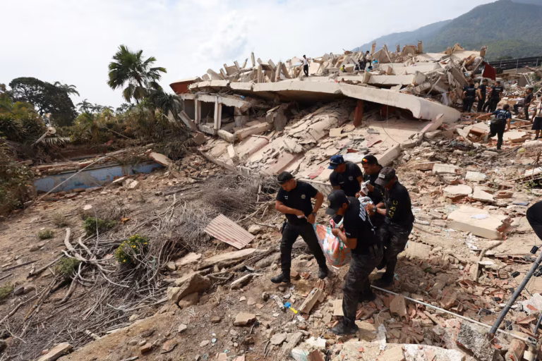 A 920 víctimas se eleva la cifra por los terremotos en Venezuela