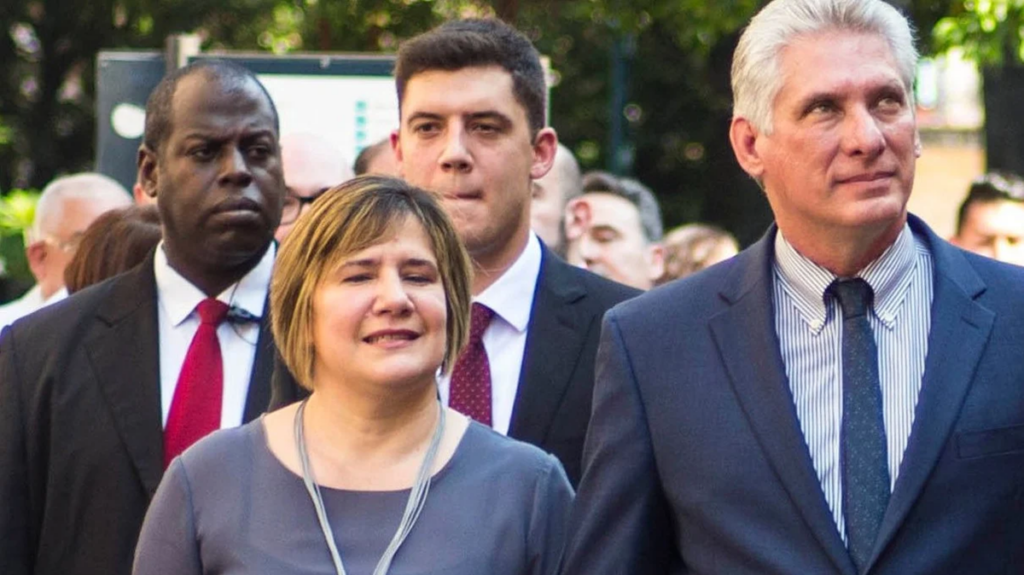En la foto Díaz-Canel, la esposa y el hijastro