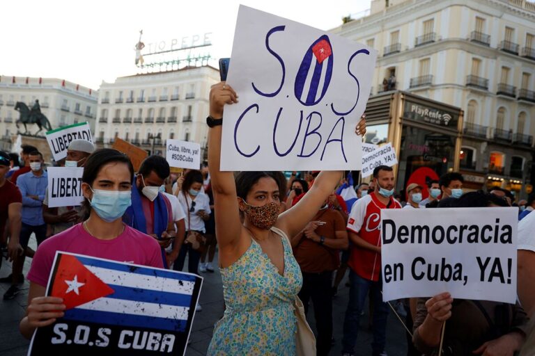 La patria no necesita ídolos, sino ciudadanos