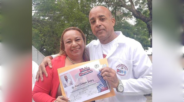 Guatemala despide a los médicos cubanos; el régimen despide el silencio