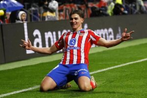 En la foto, Julián Álvarez celebra un gol con el Atlético de Madrid
