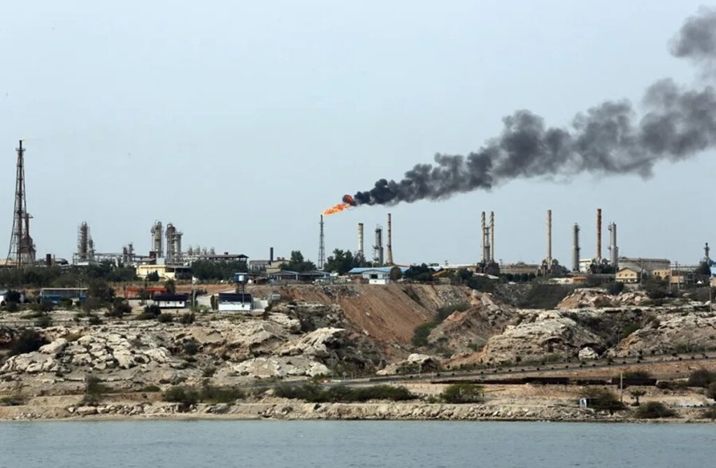 Irán defiende su soberanía sobre Ormuz y reanuda sus exportaciones de crudo 3 En la foto, la isla de Jarg, principal centro de la industria petrolera de Irán