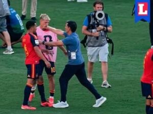 En la foto, momento del altercado entre el Ratón Ayala y Dani Olmo