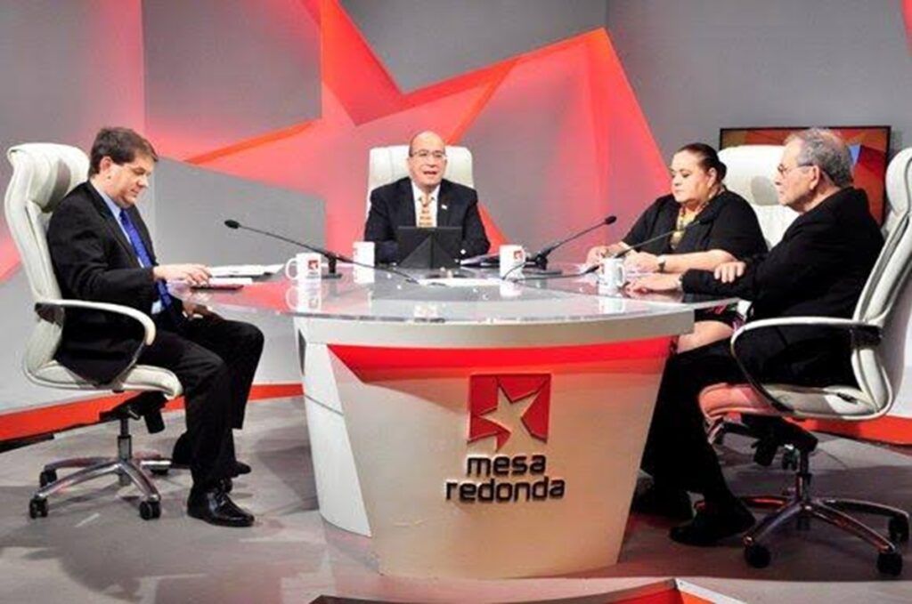 En la foto, varios de los personajes más detestables de Cuba