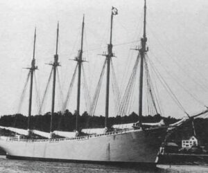 En la foto, el Carroll A. Deering