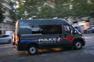 En la foto, una furgoneta de la policía francesa