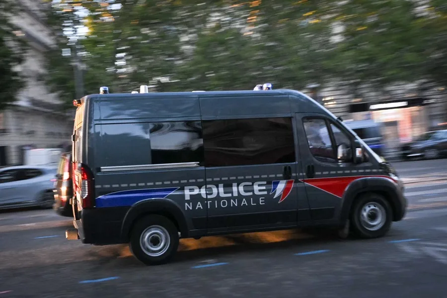 En la foto, una furgoneta de la policía francesa