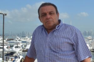 En la foto, el periodista de Prensa Latina Osvaldo Rodríguez cuando se daba la buena vida en Panamá