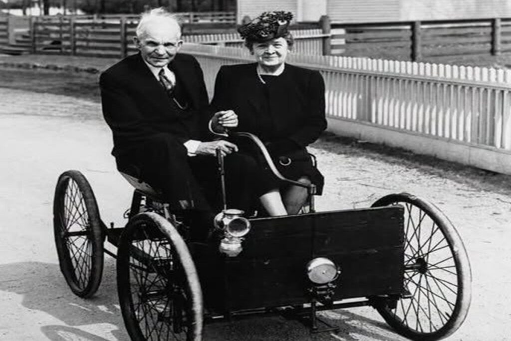 El motor sobre el fregadero 3 En la foto, los Ford probando su invento