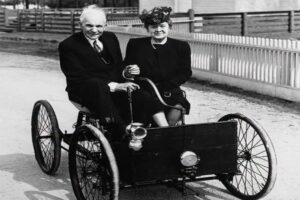 En la foto, los Ford probando su invento