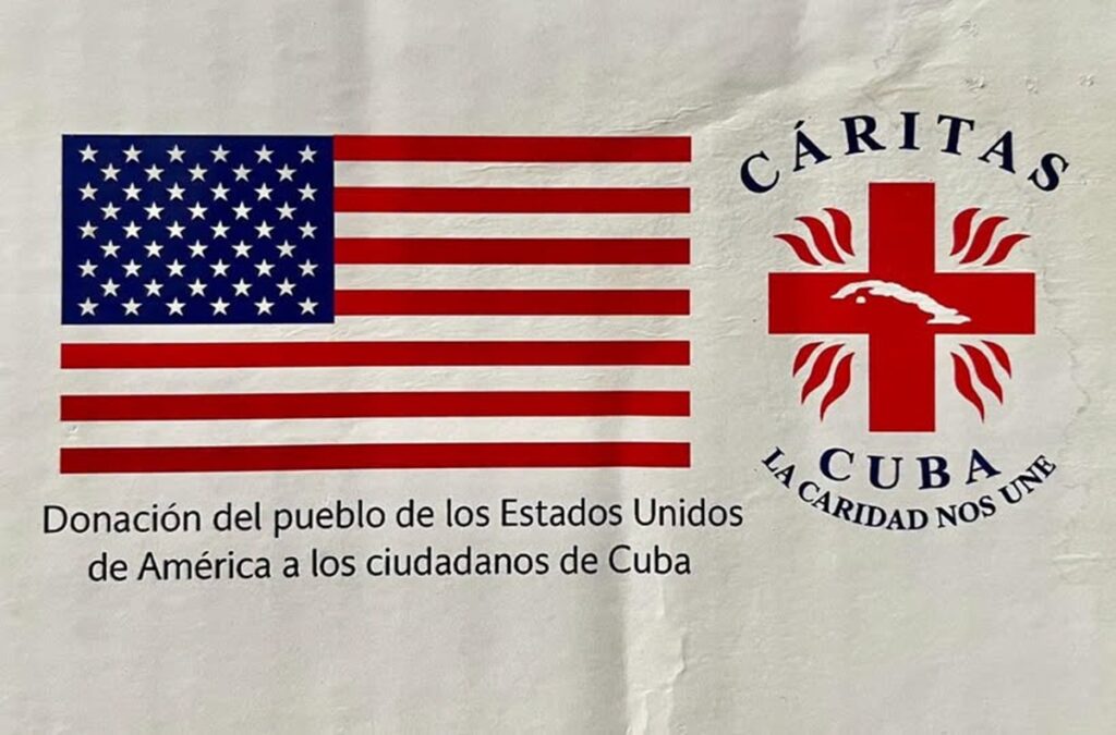 En la foto, letrero en el envase de la ayuda humanitaria de EEUU a Cuba