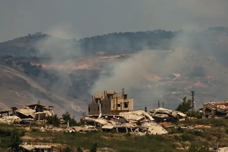 En la foto, humo tras un ataque israelí en el sur del Líbano