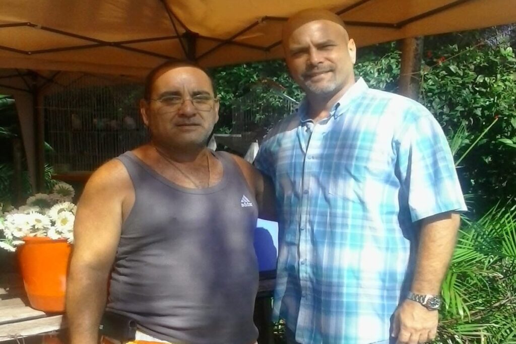 En la foto, Loyola Amboaje y Gerardo, el que dirige los CDR
