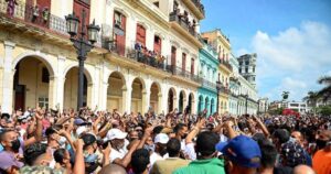 En la foto, miles de personas salieron a las calles de Cuba el 11 de julio de 2021