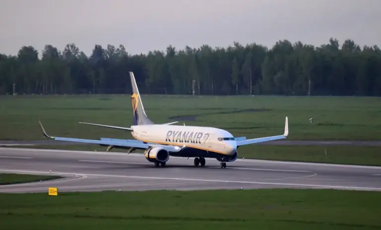 En la foto, Un avión Boeing 737-800 de Ryanair