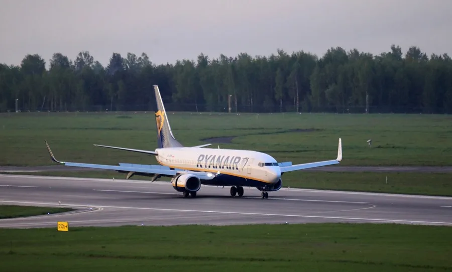 En la foto, Un avión Boeing 737-800 de Ryanair