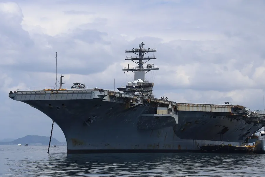 EE.UU. lanza nuevos bombardeos contra Irán por novena jornada consecutiva 3 En la foto, el portaviones estadounidense de propulsión nuclear USS Nimitz