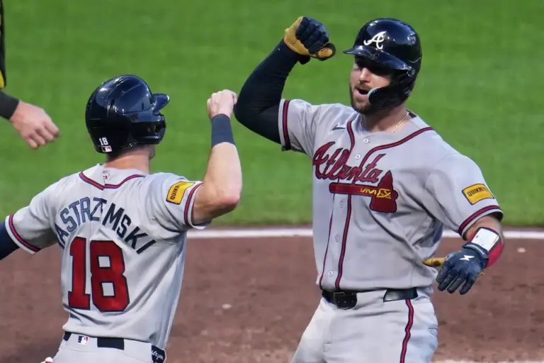 En la foto, Mike Yastrzemski tras conectar un grand slam