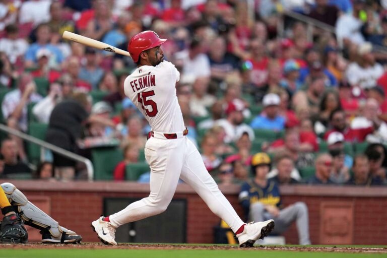 St. Louis Cardinals rompen una racha de siete derrotas consecutivas contra Milwaukee 1 En la foto, José Fermín