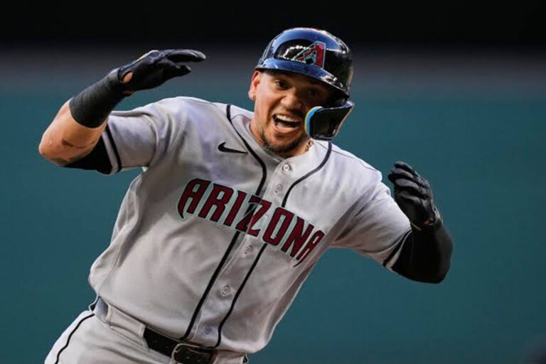 Diamondbacks superan jonrón 22 de Ohtani y barren en 3 juegos con Dodgers 1 En la foto, Ildemaro Vargas batea hit decisivo ante los Dodgers