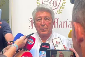 En la foto, Cerezo celebra récord del Atlético en finales del Mundial y zanja el futuro de Julián Álvarez