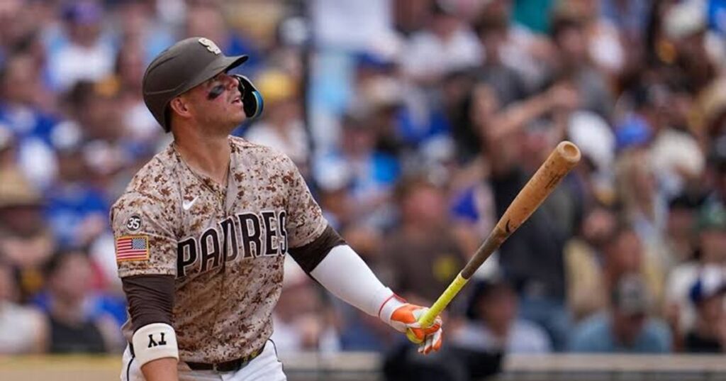 Machado y France lideran una remontada tardía y los Padres vencen a Blue Jays 2 En la foto, los Padres remontan ante Blue Jays