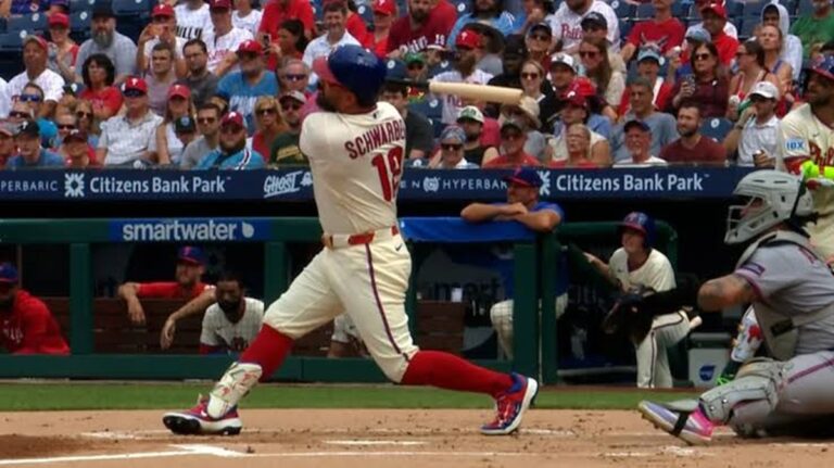 Kyle Schwarber batea jonrón y Phillies gan a Mets 12 En la foto, Kyle Schwarber llega a 33 jonrones en triunfo de Phillies ante Mets
