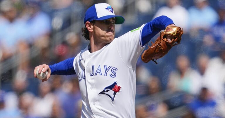 Blue Jays evita barrida de cuatro juegos ante Rays 1 En la foto, Shane Bieber