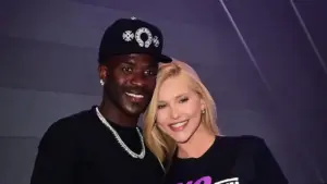 En la foto, Vinícius y su novia