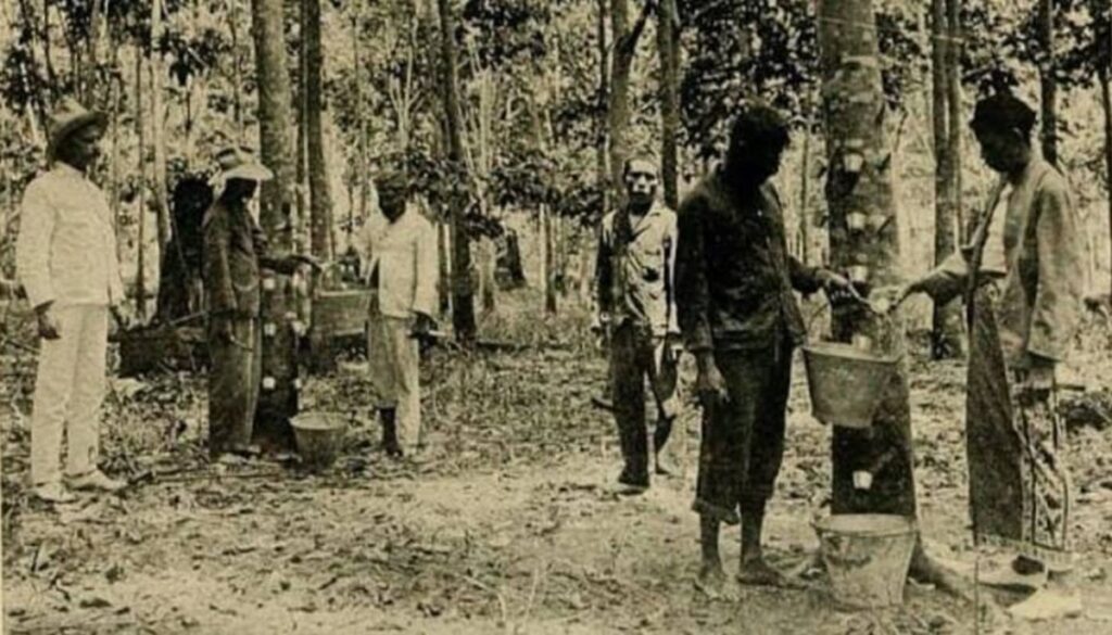En la foto, trabajadores del caucho en las selvas de Perú