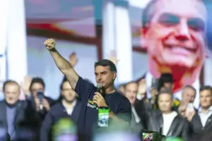 En la foto, el candidato presidencial brasileño Flávio Bolsonaro