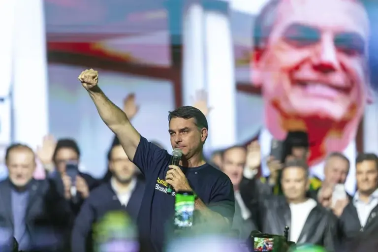 En la foto, el candidato presidencial brasileño Flávio Bolsonaro