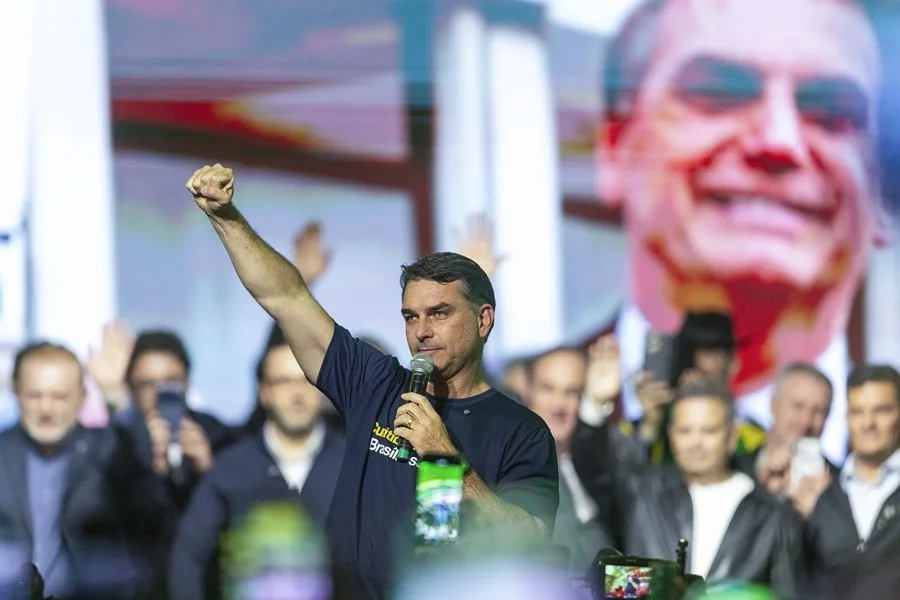 En la foto, el candidato presidencial brasileño Flávio Bolsonaro