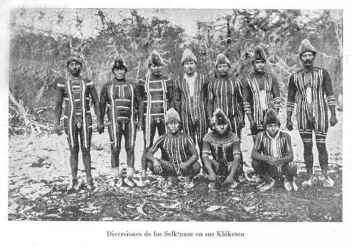 La mentira más honesta del mundo 1 En la foto, los hombres selk’nam