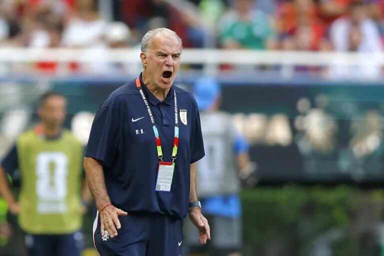 En la foto, Marcelo Bielsa