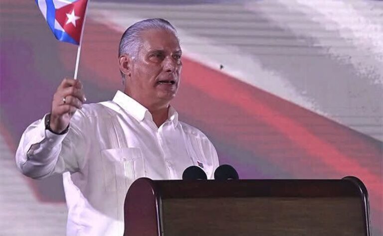 En la foto, Miguel Díaz-Canel