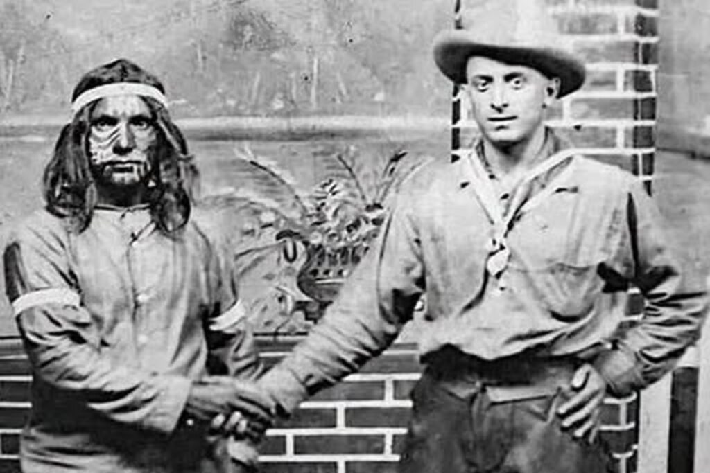En la foto, a la derecha, Richard James Hart, hermano de Al Capone