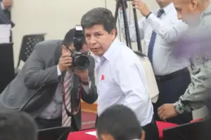 En la foto, El expresidente peruano Pedro Castillo llega a un juicio, en Lima (Perú)