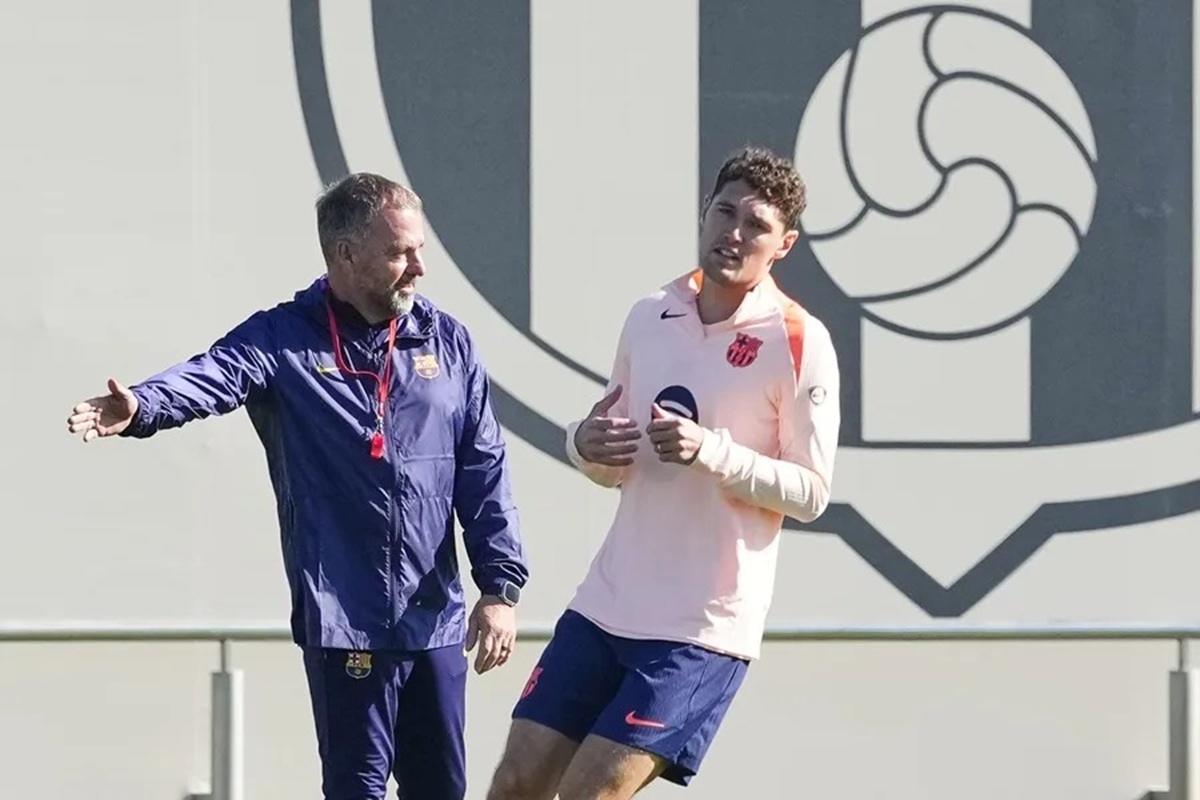 El central Andreas Christensen renueva con el FC Barcelona hasta 2028 1 En la foto, El entrenador del FC Barcelona, Hansi Flick, y el jugador Andreas Christensen