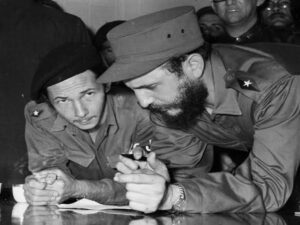 En la foto, Fidel y Raúl Castro