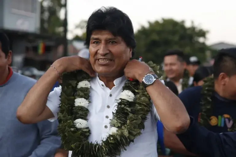 El presidente de Bolivia dice que Evo Morales debe aclarar ante la Justicia sus «responsabilidades» en las protestas 1 En la foto, Fotografía de archivo del expresidente de Bolivia Evo Morales, en Villa Tunari (Bolivia)