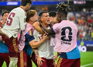 En la foto, Pedro Porro de España celebra marcar el gol de 0-2 durante el partido de semifinales de la Copa Mundial de la FIFA 2026