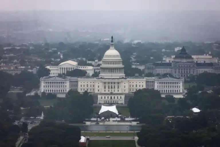 En la foto, el Capitolio de EE.UU. visto desde el Monumento a Washington (EE.UU.)