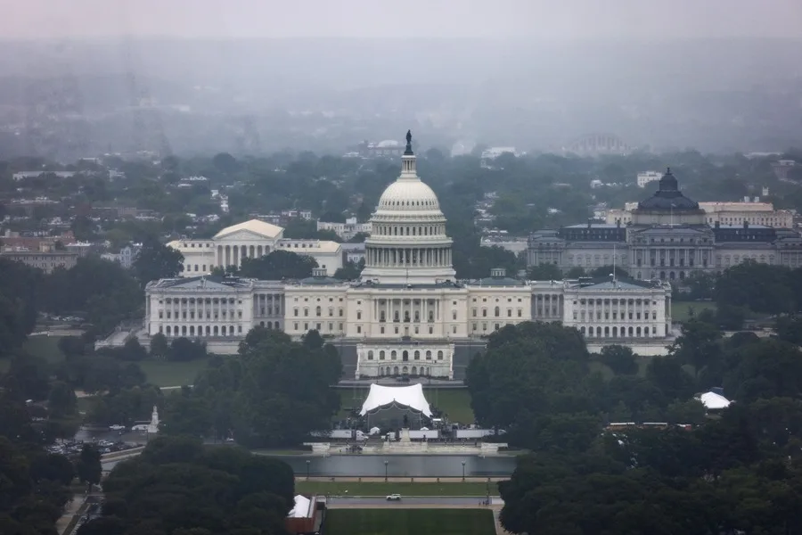 El demócrata Graham Platner suspende su candidatura al Senado de EE.UU., tras una acusación de agresión sexual 3 En la foto, el Capitolio de EE.UU. visto desde el Monumento a Washington (EE.UU.)